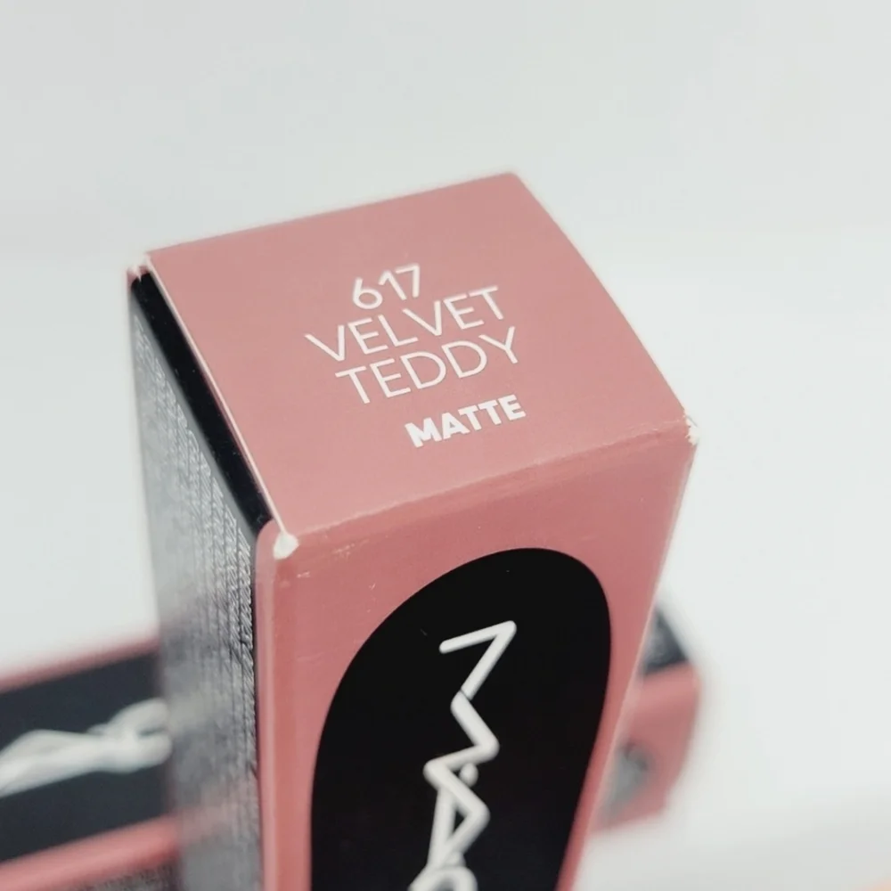 MACximal Silky Matte Velvet Teddy Deep Tone Beige Brand New In Box Full Size